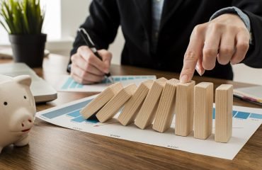 businessman-office-with-wooden-blocks